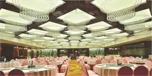 【酒店宴會(huì)廳】?jī)?yōu)質(zhì)水晶材質(zhì)不銹鋼底盤(pán)水晶燈SSDZ058625